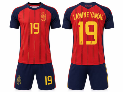 Ensemble de soccer Espagne - Lamine Yamal #19, maillot rouge à rayures noires et bleu marine avec short bleu marine, vue de face et de dos, textile léger pour enfant.