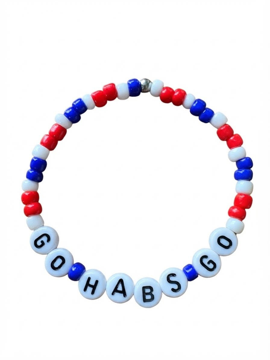 Bracelet - Go Habs Go en perles rouges blanches et bleues avec lettres personnalisées vue de face