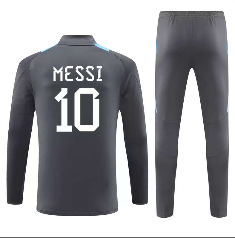 Ensemble de soccer - MESSI gris anthracite avec détails bleu clair, pantalon ajustable, vue de dos, style sportif enfant