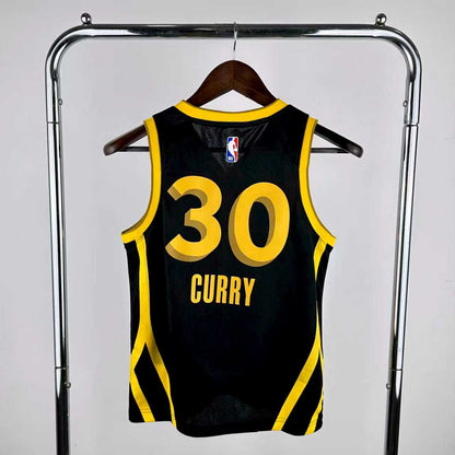 Camisole Warriors - Curry noire et jaune en polyester, style sportif, vue de dos sur cintre, taille enfant.