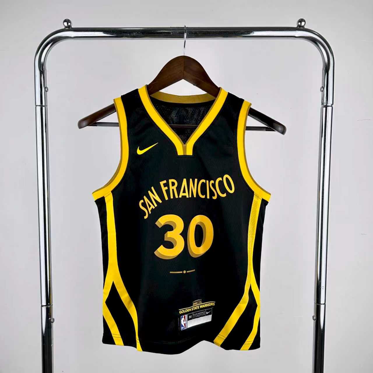 Camisole Warriors - Curry noire et jaune en polyester, style sportif, vue de face, taille enfant.
