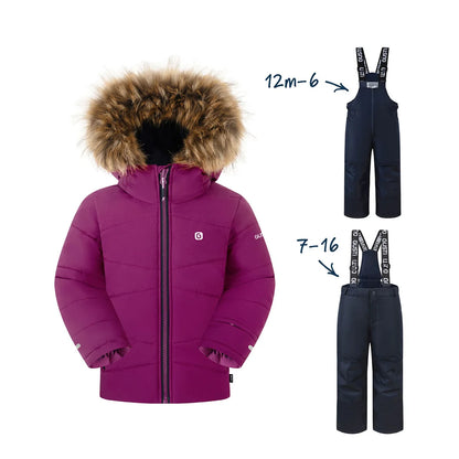 Habit de neige Izzy - Gusti pour enfant, veste prune à capuche bordée de fourrure et pantalon salopette marine, vue de face