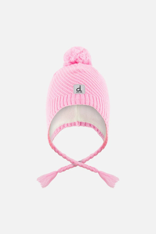 Tuque d'hiver - Deux Par Deux rose clair en tricot avec pompon, doublure en polaire blanche, attaches tressées, pour bébé, vue de face.
