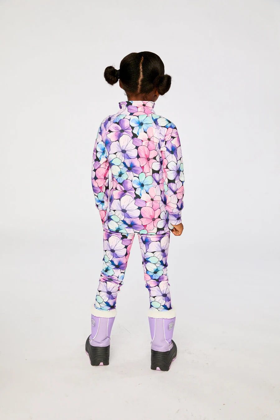 Sous-vêtements thermiques - Deux Par Deux avec motifs floraux bleus, roses et violets, en coton, pour enfant fille, vue de dos sur mannequin.