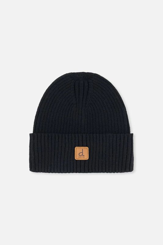 Tuque Mi-Saison - Deux Par Deux noire en maille côtelée avec étiquette en cuir, pour enfant, vue de face sur fond clair.