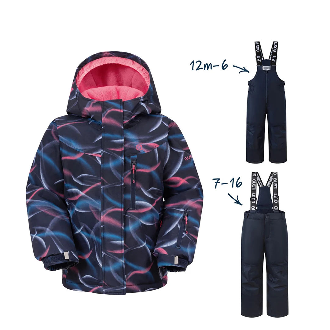 Habit de neige Jolie - Gusti pour enfant, veste à capuche marine à motifs roses et bleus avec pantalon à bretelles, vue de face