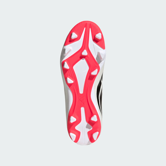 Chaussures de soccer Predator Club FG - Adidas, semelle crampons rouges et blanche, vue de dessous, pour enfants, terrain souple et multisurfaces