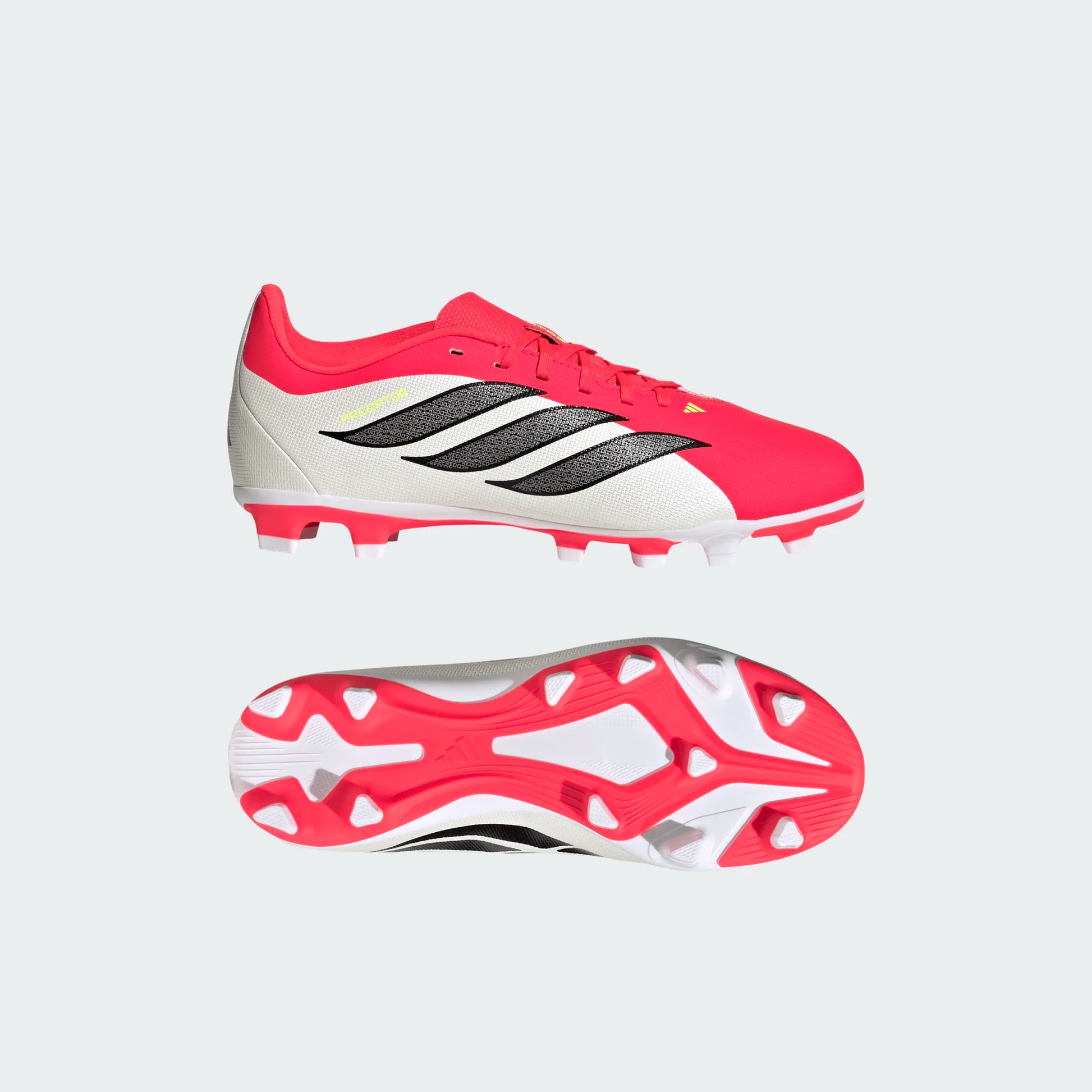 Chaussures de soccer Predator Club FG - Adidas rouge et blanc en synthétique, terrain souple, vue latérale et semelle, enfant garçon