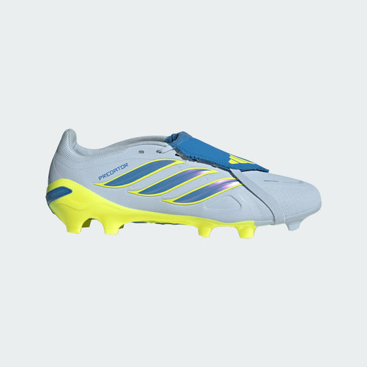 Chaussures de soccer Adulte PREDATOR LEAGUE - Adidas gris clair avec accents bleus et jaunes, vue de profil côté extérieur.