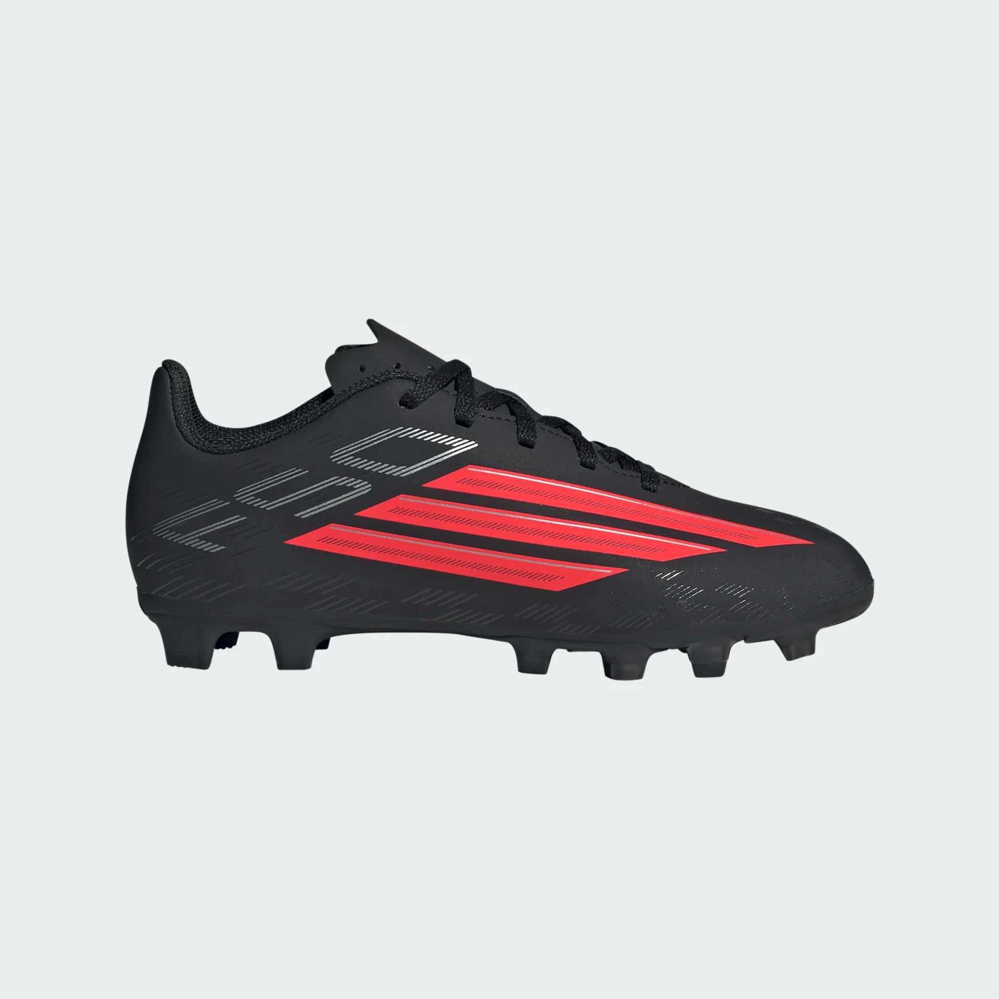 Chaussures de soccer F50 Club FG - Adidas noires et rouges, terrain souple, pour enfant, vue de profil droit.