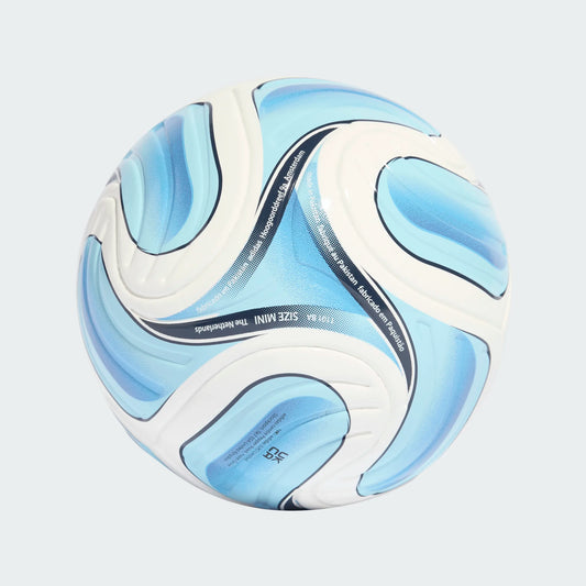 Mini ballon de soccer Trionda Argentina Home - Adidas, motifs bleus et blancs, taille mini, vue de face, texture brillante