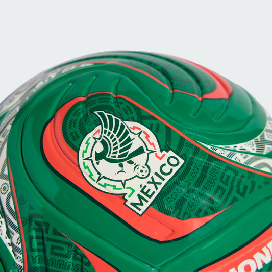 Mini ballon de soccer World Cup 2026 Mexica - Adidas vert, rouge et blanc avec logo Mexico, vue en gros plan du design.