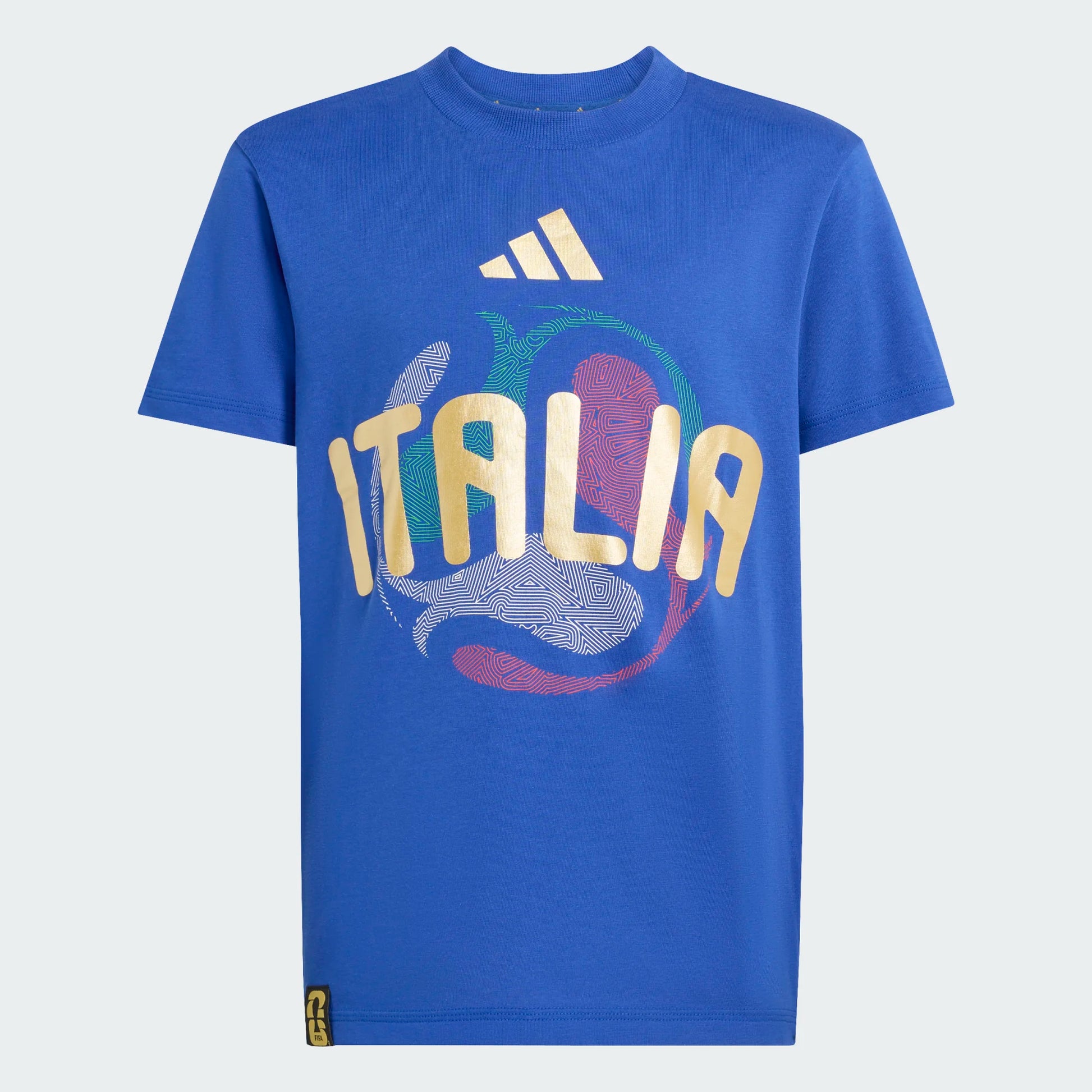 T-Shirt FIFA World Cup 26 Italy - Adidas bleu en coton avec logo doré Italia et motifs colorés, vue de face.