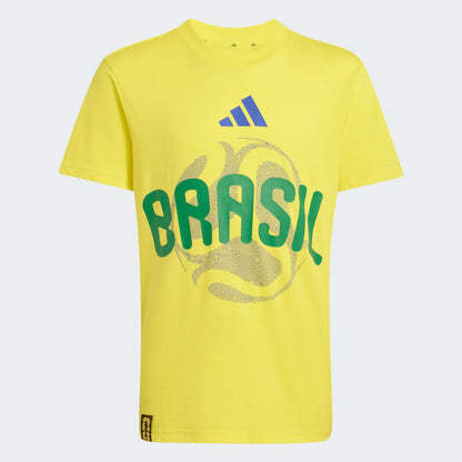 T-Shirt FIFA World Cup 26 Brazil - Adidas jaune à manches courtes avec logo bleu et inscription verte, vue de face.