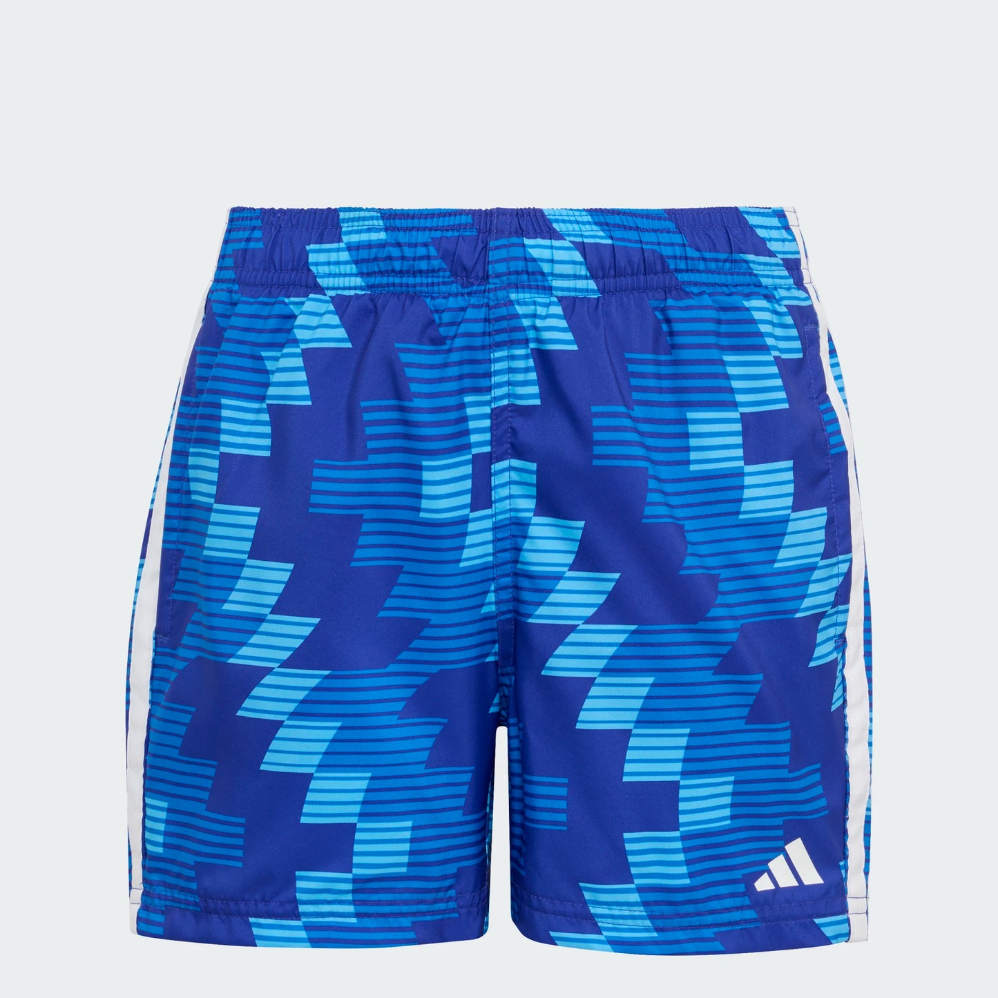 Maillot de bain  Football-Inspired Graphic - Adidas bleu et turquoise avec motifs géométriques, ceinture élastique, vue de face, enfant garçon.