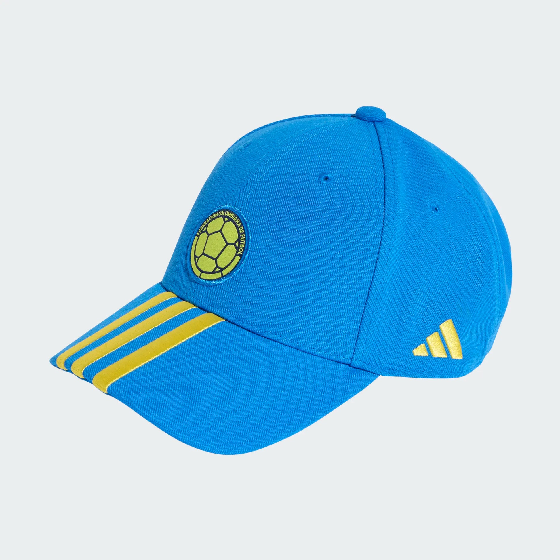 Casquette FCF Colombian - Adidas bleu avec logo ballon jaune, bandes jaunes sur la visière, vue de profil gauche.