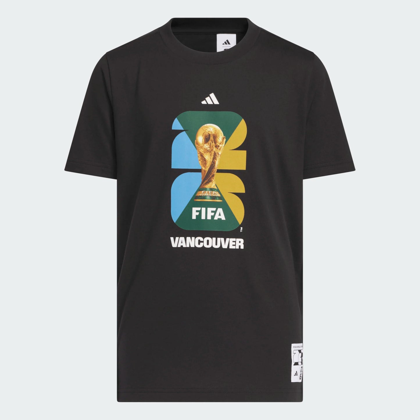 T-Shirt FIFA World Cup 26 - Adidas noir en coton avec logo et trophée FIFA colorés, vue de face.