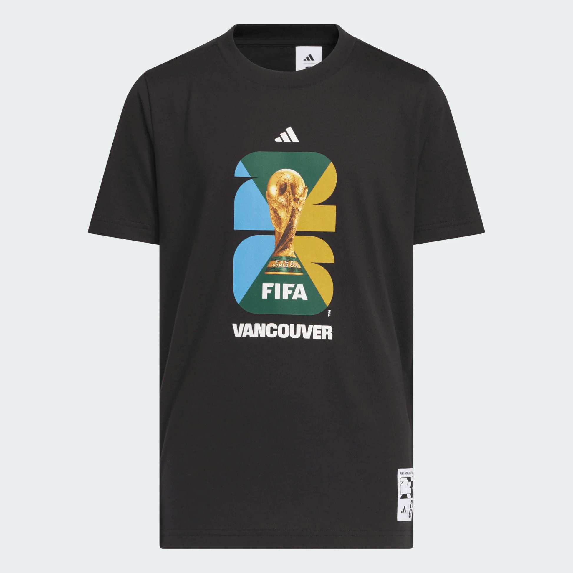 T-Shirt FIFA World Cup 26 - Adidas noir en coton avec logo et trophée FIFA colorés, vue de face.