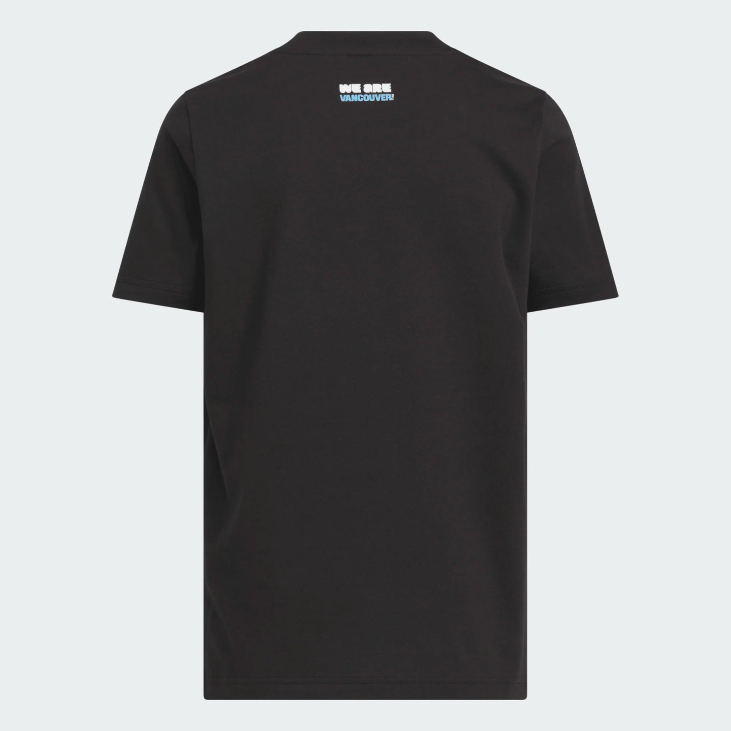 T-Shirt FIFA World Cup 26 - Adidas noir en coton, avec imprimé texte bleu ciel et blanc au dos, vue de dos.