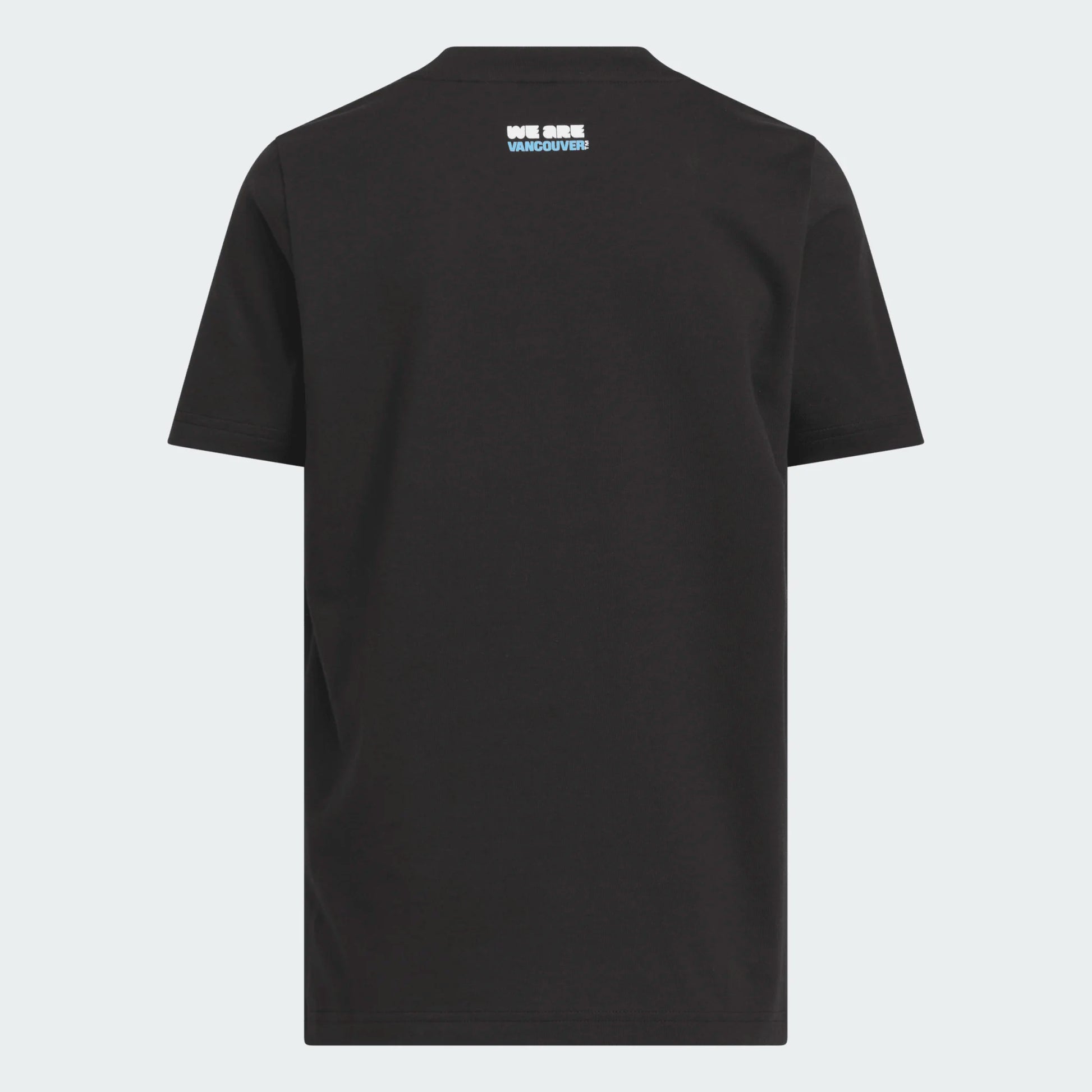 T-Shirt FIFA World Cup 26 - Adidas noir en coton, avec imprimé texte bleu ciel et blanc au dos, vue de dos.