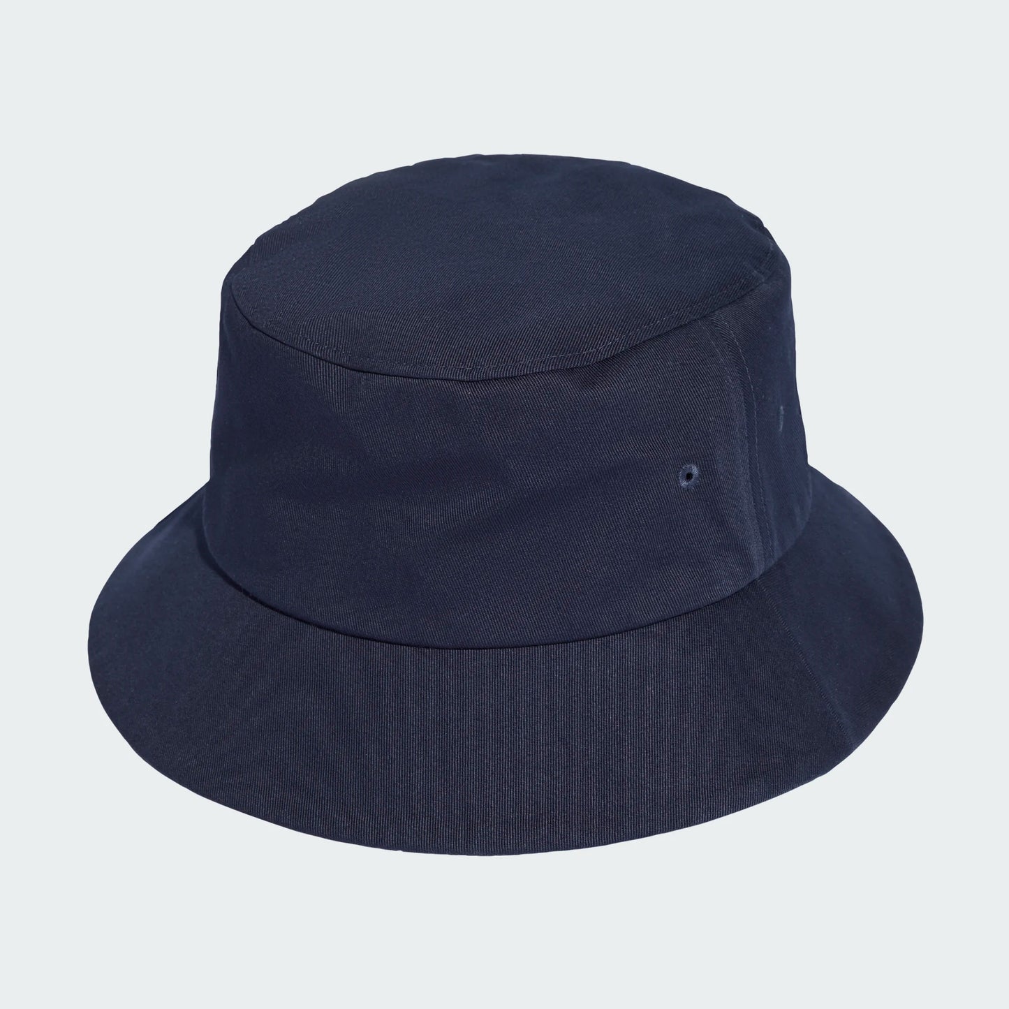 Chapeau - Adidas bob en sergé de coton bleu marine, style classique à 3 bandes, vue de face sans mannequin.