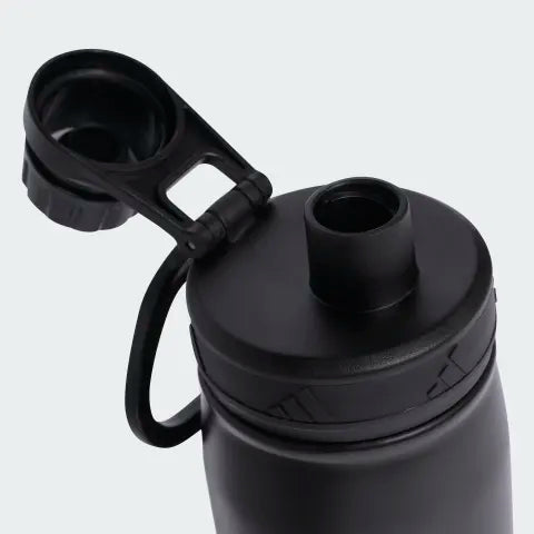 Bouteille Isotherme Fifa - Adidas noire en acier inoxydable avec bouchon à ouverture rabattable, vue en gros plan du bouchon.