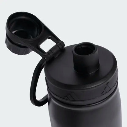 Bouteille Isotherme Fifa - Adidas noire en acier inoxydable avec bouchon à ouverture rabattable, vue en gros plan du bouchon.