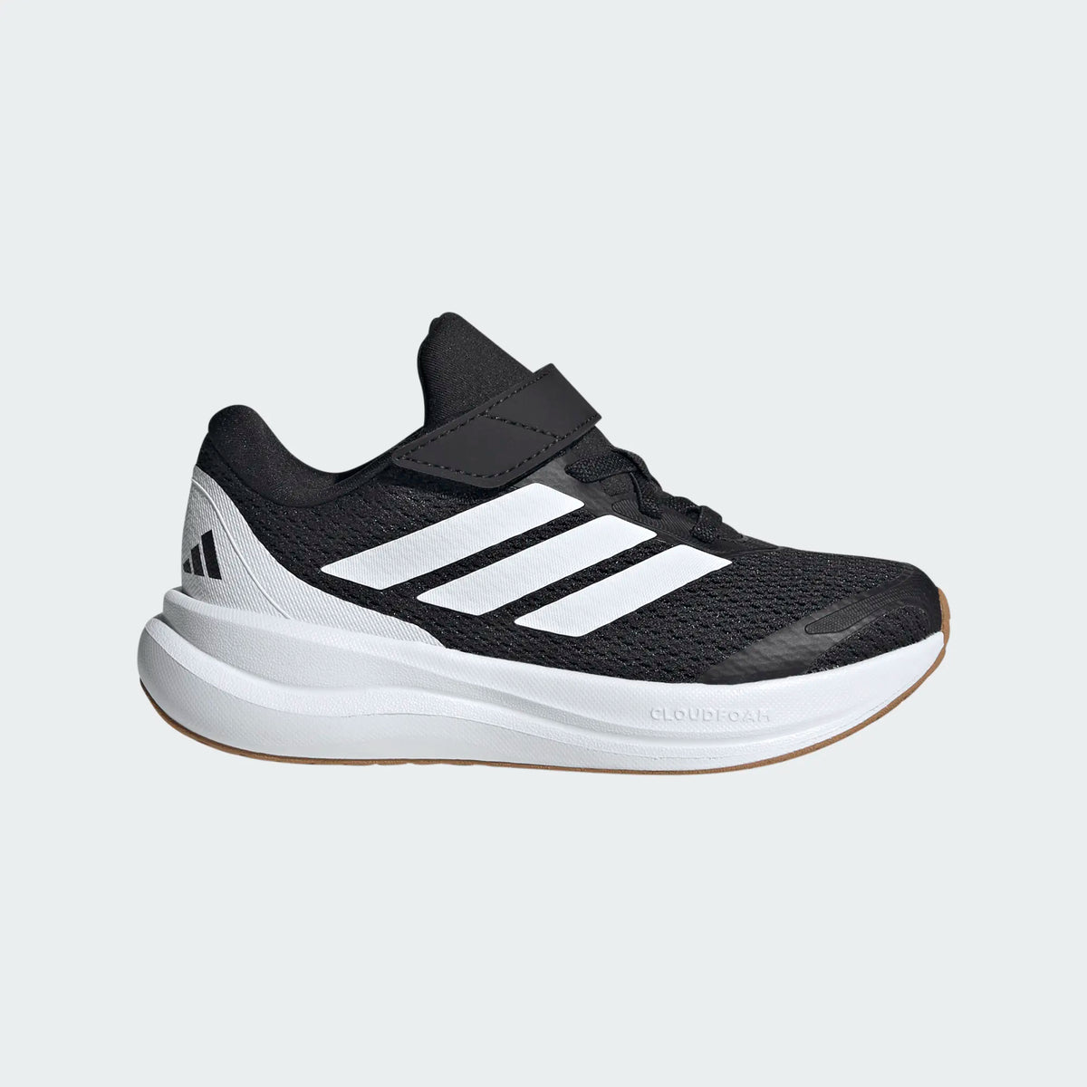 Chaussure de course noire et blanche en mesh avec trois bandes contrastées et semelle épaisse en mousse vue de profil
