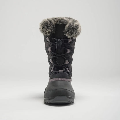 Bottes d'hiver - Kamik noires avec col en fausse fourrure grise, fermeture à lacets élastiques, en matériau imperméable, vue de face.