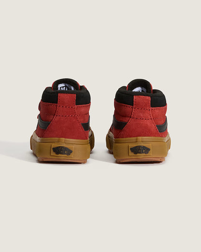 Bottillons Mi-Saison Sk8-Mid Reissue Insulat - Vans rouge et noir en suédine avec semelle gomme, vue de dos sur fond clair.