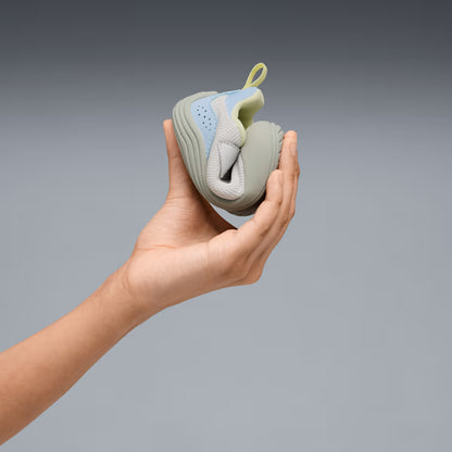 Chaussures Kitten Premium - Puma bleu clair et gris en tissu souple, semelle flexible, pour enfant, vue portée pliée