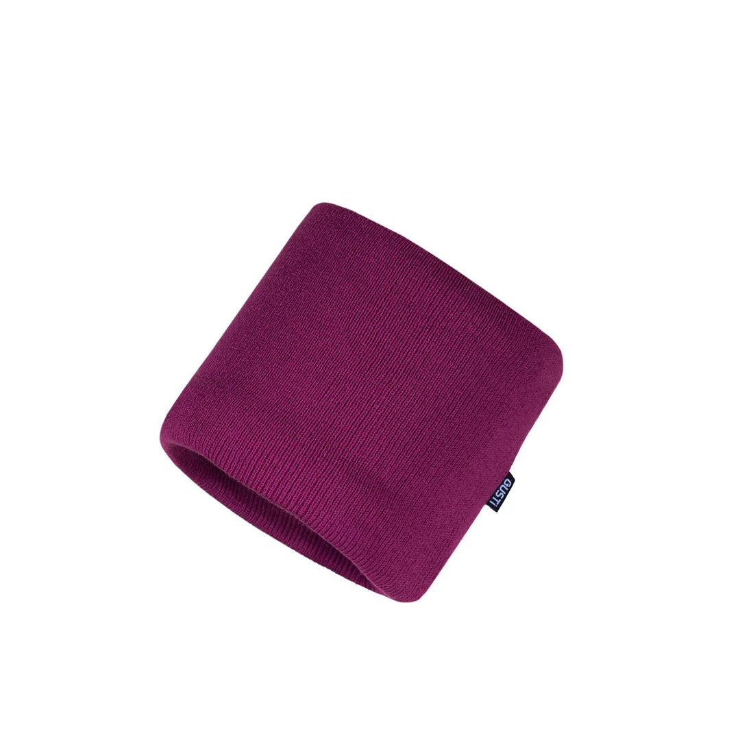 Cache-cou d'hiver Lumi - Gusti violet prune en maille côtelée présenté de côté sur fond blanc