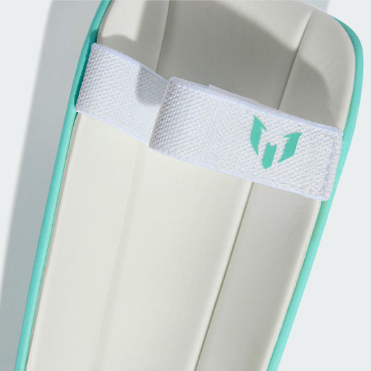 Protège-Tibias Messi - Adidas blanc et vert menthe avec sangle élastique, vue détail du rembourrage intérieur.