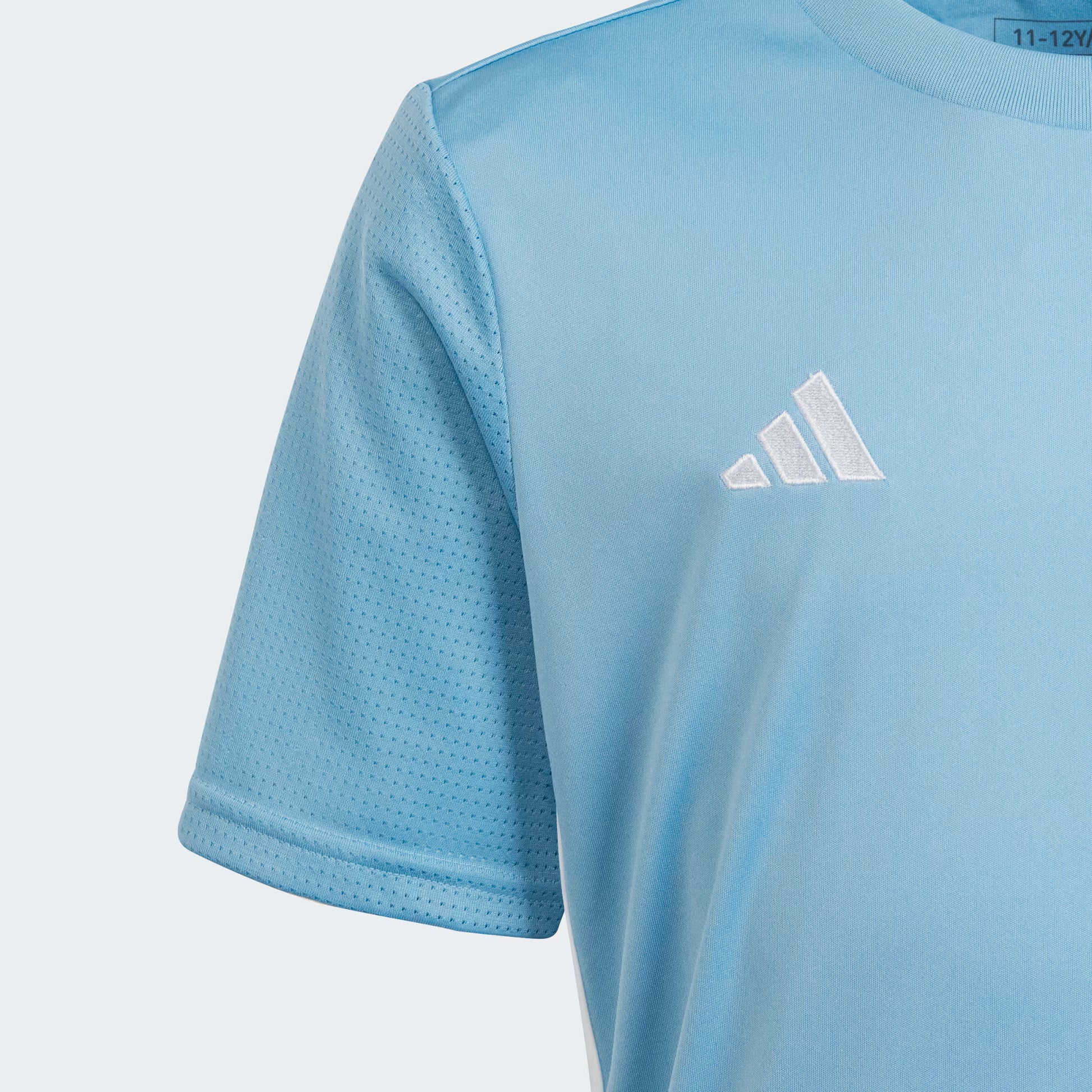 Jersey Tabela - Adidas bleu clair en polyester recyclé avec manches en mesh, détail manches pour enfant, vue rapprochée