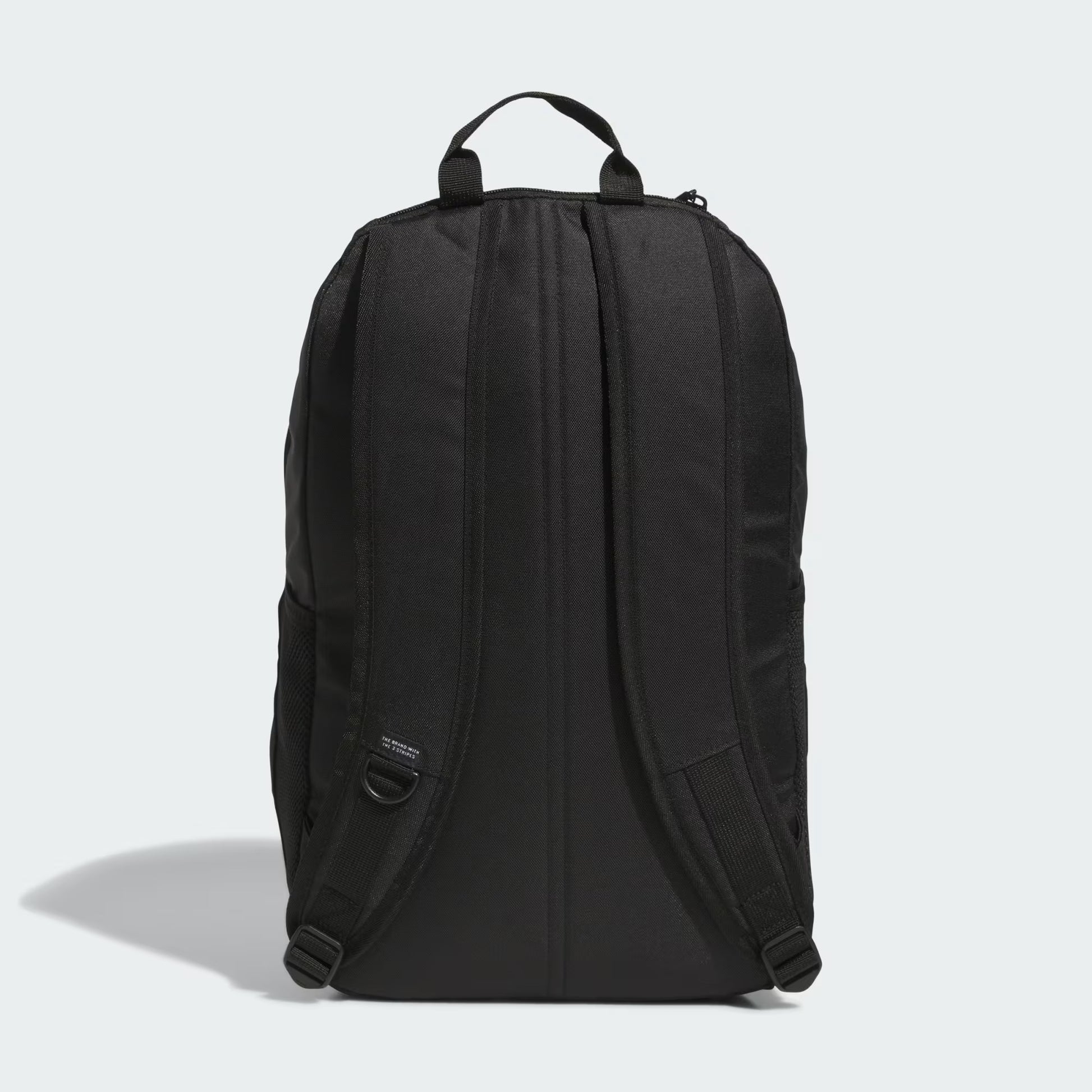 Sac à dos - Adidas noir en textile résistant, style classique avec bretelles rembourrées, vue de dos.