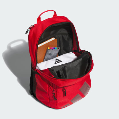 Sac à dos - Adidas rouge en textile avec logo gris, compartiment principal ouvert contenant cahier, trousses et vêtement blanc, vue de face.