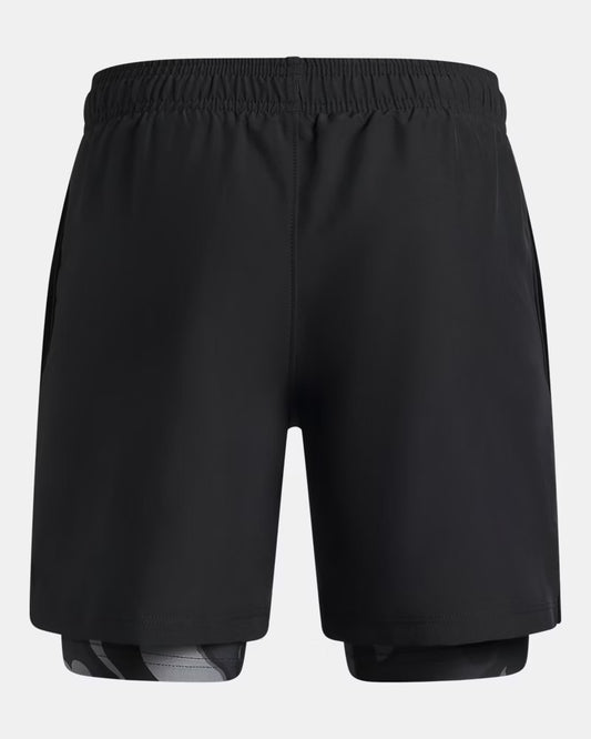 Short 2-en-1 UA Tech™ - Under Armour short de sport noir avec cuissard intégré en tissu technique, vue de dos.