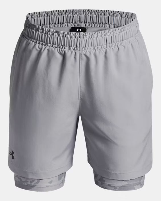 Short 2-en-1 UA Tech™ Wove - Under Armour gris clair à short intérieur camouflage, vue de face, tissu tissé léger homme.