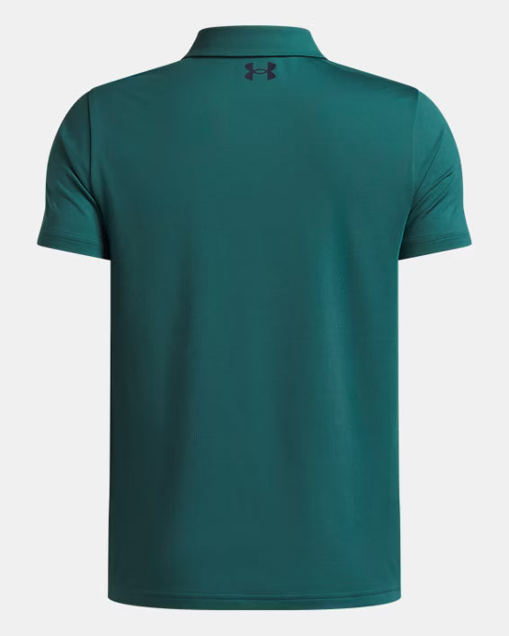 Polo UA Matchplay - Under Armour vert foncé en tissu extensible, vue de dos, style homme adulte sportif.