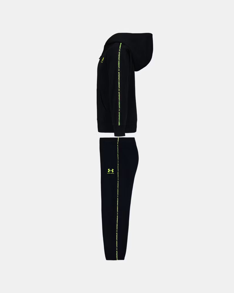 Ensemble - Under Armour noir avec bandes latérales jaunes fluorescentes, sweat à capuche et pantalon en coton, vue de profil.