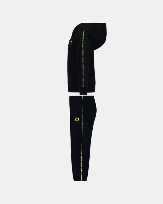 Ensemble - Under Armour noir avec bandes latérales jaunes fluorescentes, sweat à capuche et pantalon en coton, vue de profil.