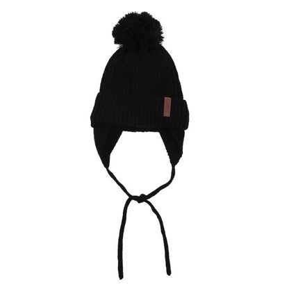 Tuque d'hiver - Nanö noire en tricot avec pompon, doublée et avec lien sous le menton, pour enfant, vue de face.
