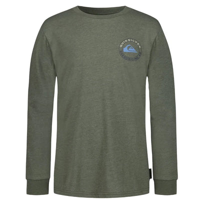 Chandail - Quiksilver à manches longues vert kaki en coton, avec petit logo rond bleu clair imprimé sur la poitrine, vue de face.