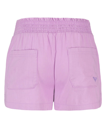 Short - Roxy en coton violet clair pour enfant, vue de dos avec poches et taille élastique détaillée, format portrait.
