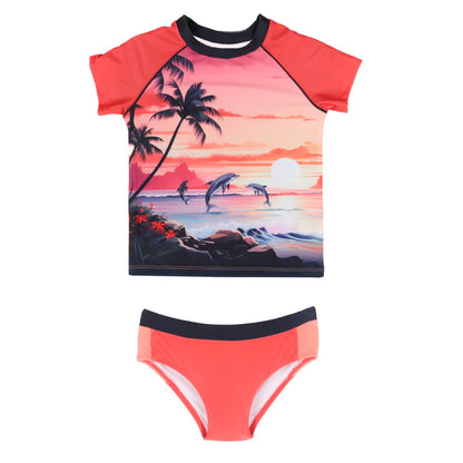 Maillot de bain - Nanö pour enfant, haut corail à manches courtes avec imprimé dauphins et palmier, culotte unie corail, vue de face