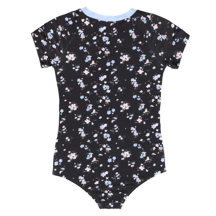 Maillot de bain - Nanö une-pièce noir imprimé fleurs bleues et blanches, manches courtes unies, vue de dos enfant