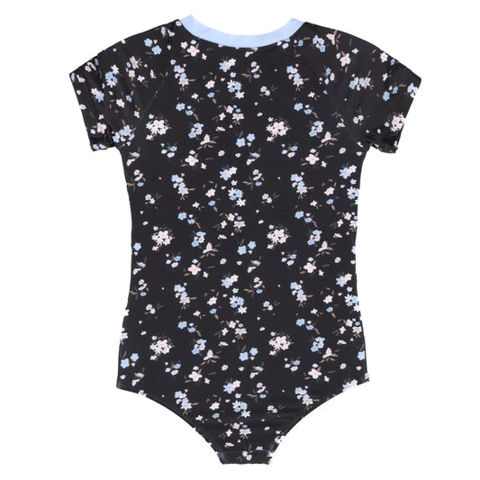 Maillot de bain - Nanö une-pièce noir imprimé fleurs bleues et blanches, manches courtes unies, vue de dos enfant