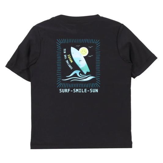 Chandail U.V - Nanö noir en coton avec imprimé surf, soleil bleu et jaune, manches courtes raglan, vue de dos enfant