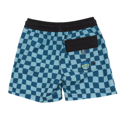 Maillot de bain - Nanö short bleu à damiers vue de dos avec taille élastique, poche noire et écusson pour enfant