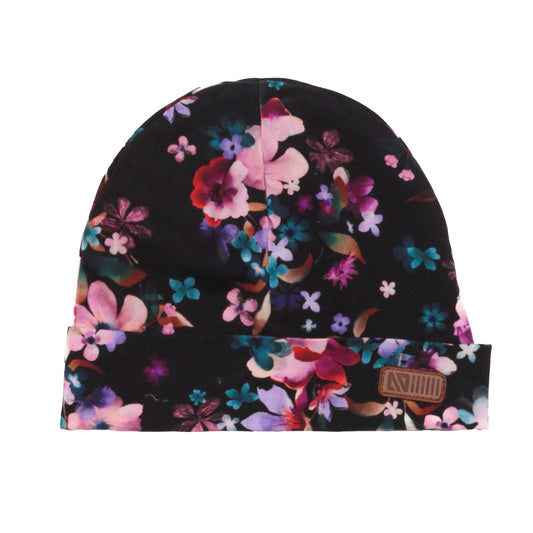 Tuque Mi-Saison - Nanö en jersey doux noir à imprimé floral rose violet bleu, double épaisseur, détail écusson faux cuir, vue de face.